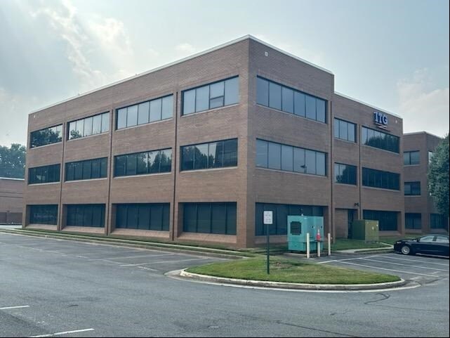 More Photos Of 2745 Hartland Rd, Falls Church Office For Sale