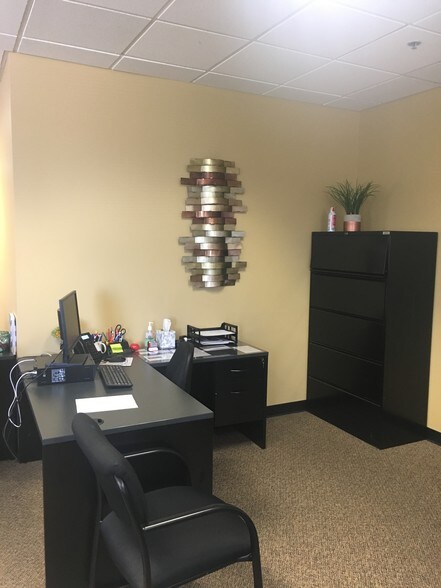 More Photos Of 4540 California Ave, Bakersfield Loft Creative Space For Lease