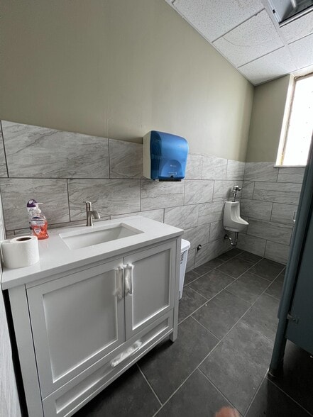 More Photos Of 5252 Ridge Rd, Parma Loft Creative Space For Lease