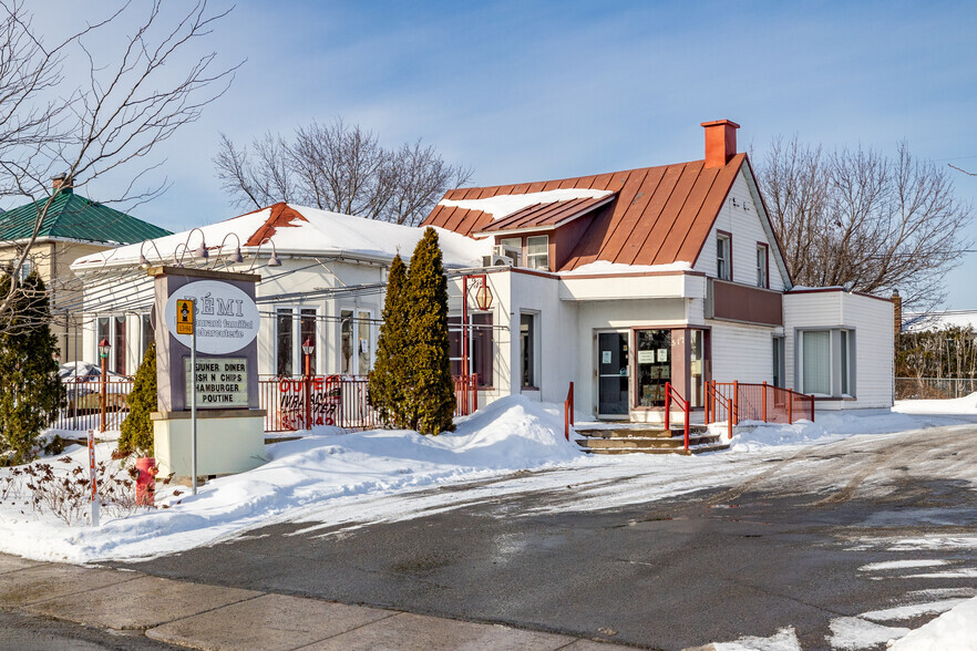 Primary Photo Of 517 Rue Notre-Dame, Repentigny Storefront For Sale