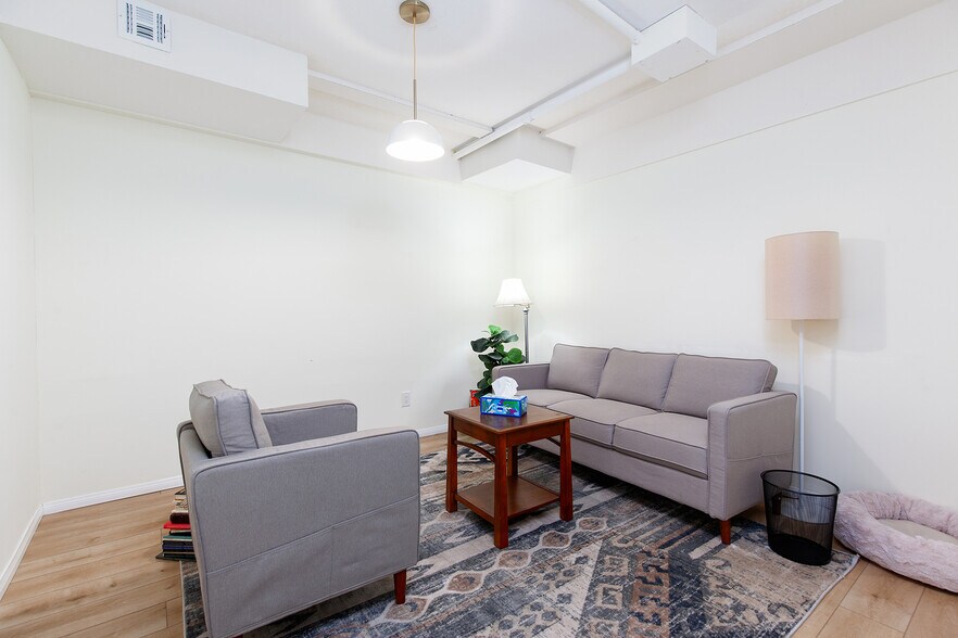 More Photos Of 1940 Garnet Ave, San Diego Medical For Sale