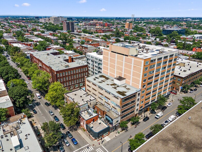 More Photos Of 71-81 Av Du Mont-Royal O, Montréal Office For Sale