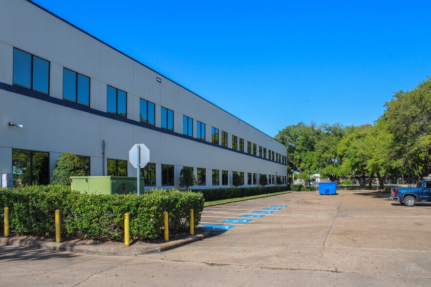 More Photos Of 811 FM-1959, Houston Office For Lease