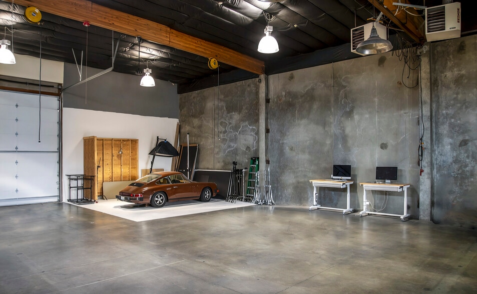 More Photos Of 15230 NE 92nd St, Redmond Industrial For Sale