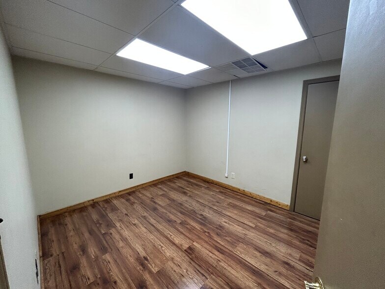 More Photos Of 1761 McCoba Dr SE, Smyrna Warehouse For Lease