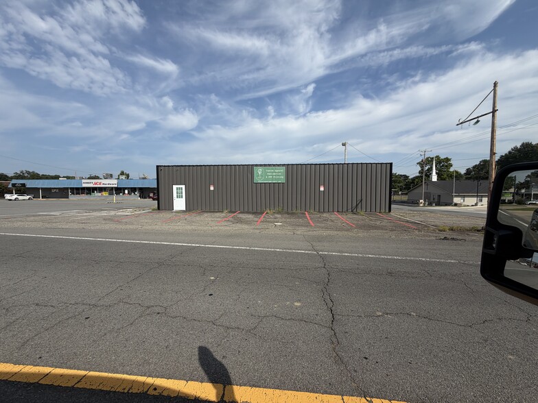 More Photos Of 219 S 2nd St, Cabot Auto Repair For Lease
