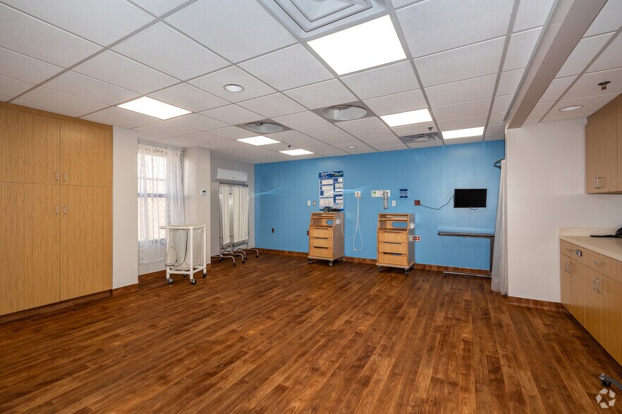 More Photos Of 100 E Helen St, Herington Healthcare For Sale