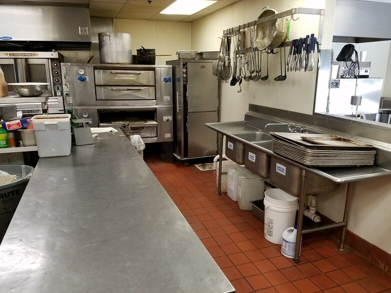 More Photos Of 2900 S Orlando Dr, Sanford Restaurant For Lease