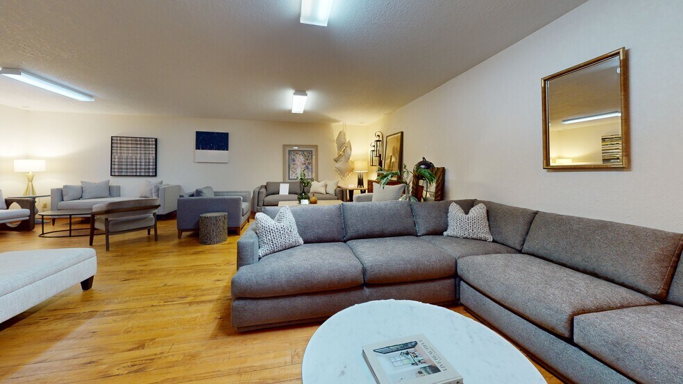 More Photos Of 225 SE 21st St, Grand Rapids Storefront Retail Office For Sale