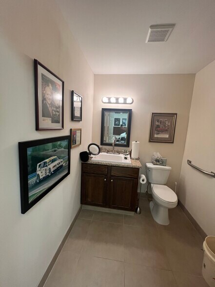 More Photos Of 212 N U.S. Hwy 1, Tequesta Warehouse For Sale