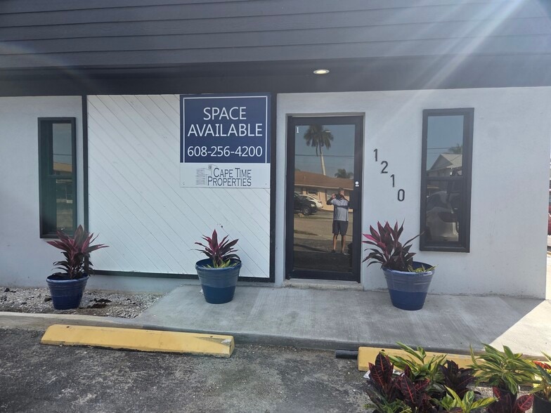 More Photos Of 1210 SE 46th Ln, Cape Coral Storefront Retail Office For Lease
