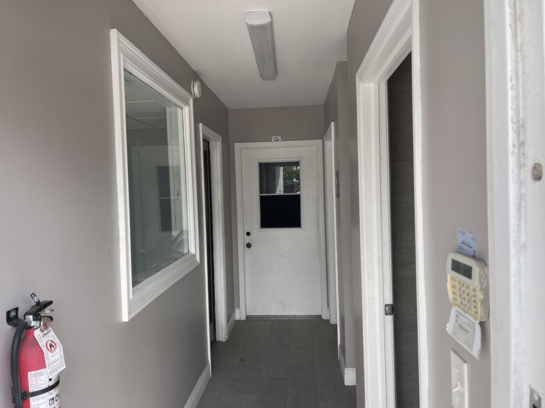 More Photos Of 5731 SW 23rd St, West Park Auto Repair For Lease