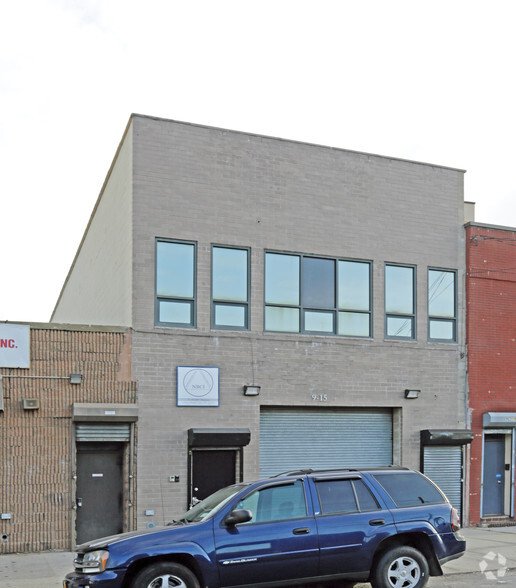 Primary Photo Of 9-15 38th Ave, Long Island City Warehouse For Sale