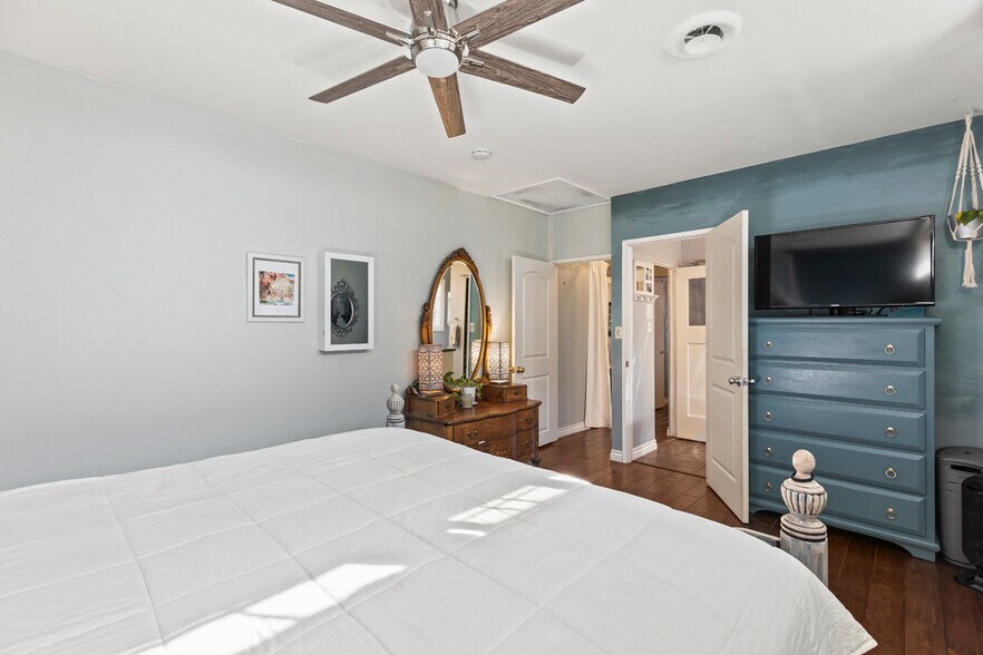 More Photos Of 906 E Commonwealth Ave, Fullerton Storefront For Sale