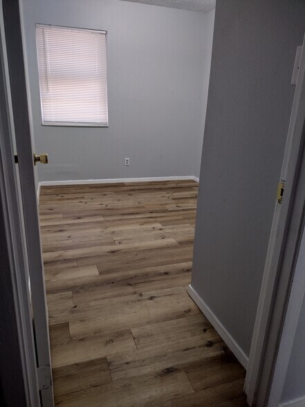 More Photos Of 2300 S 8th St, Lamesa Apartments For Sale