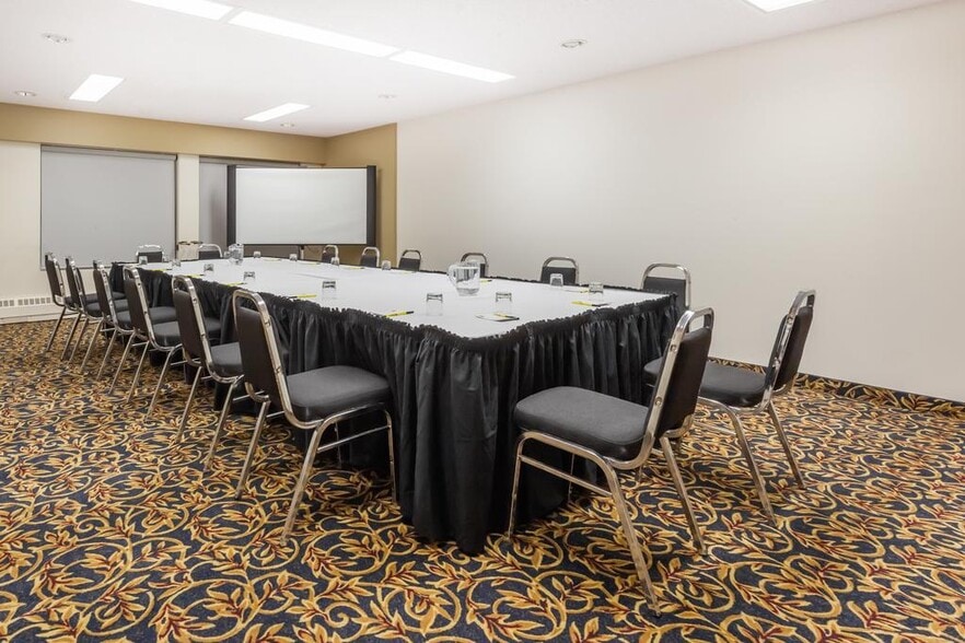 More Photos Of 26 Strathmoor Dr, Sherwood Park Hotel For Lease