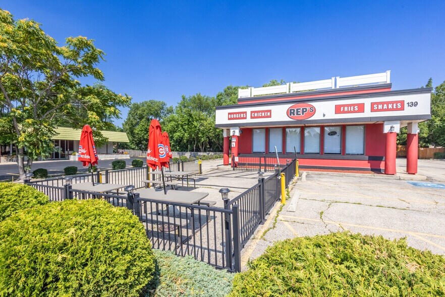 More Photos Of 139 N Northwest Hwy, Palatine Fast Food For Lease