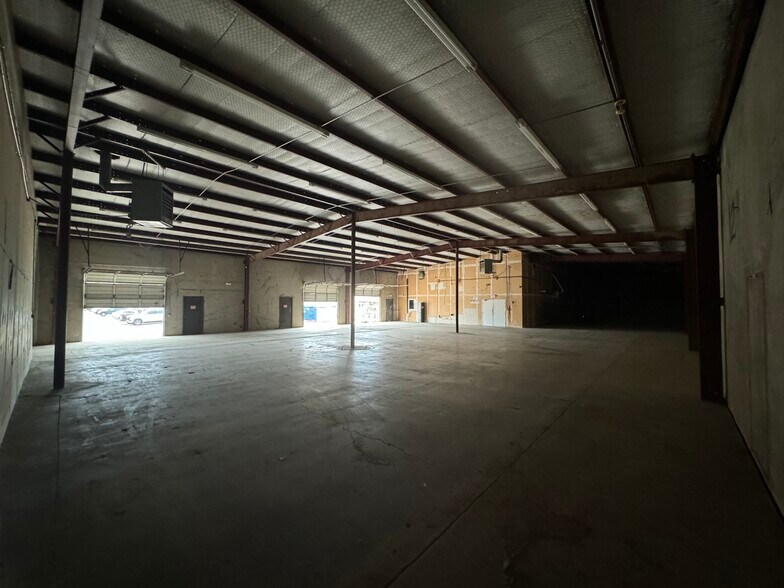 More Photos Of 5209 Davis Blvd, North Richland Hills Light Distribution For Lease