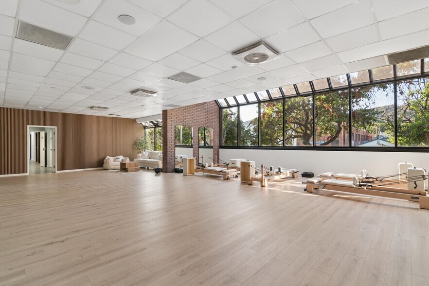 More Photos Of 1480 Colorado Blvd, Los Angeles Medical For Sale