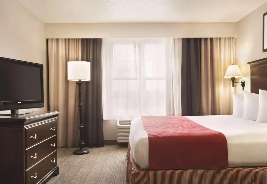 More Photos Of 2721 69th Avenue Ct, Moline Hotel For Sale