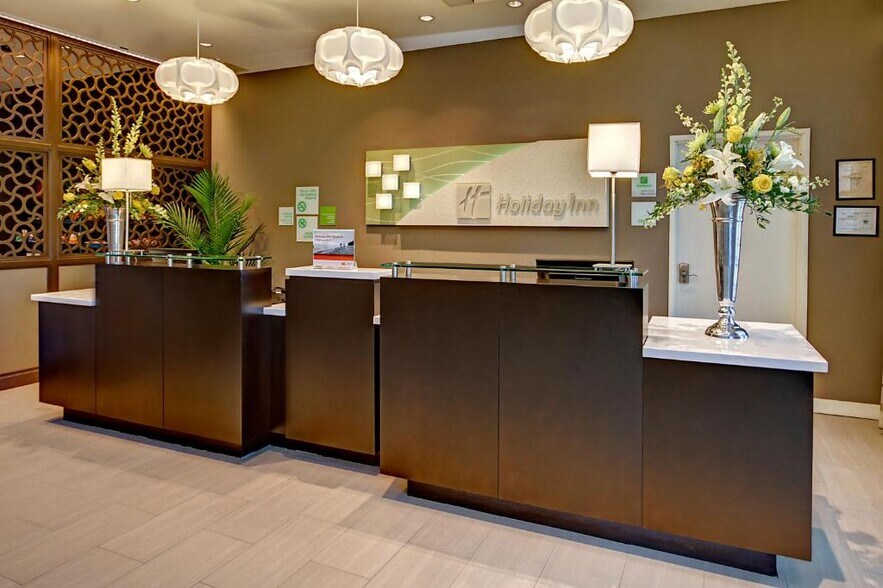 More Photos Of 923 N Gloster St, Tupelo Hotel For Sale