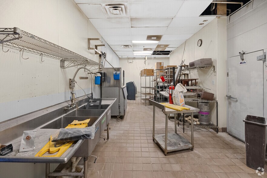 More Photos Of 2200 N Westmoreland St, Arlington Multifamily For Sale