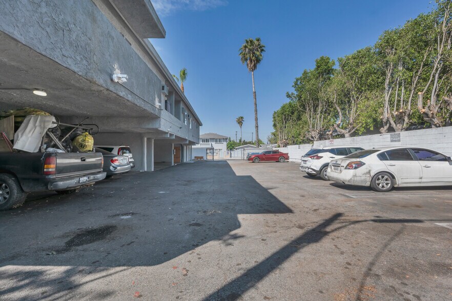 More Photos Of 13825 Vanowen St, Van Nuys Apartments For Sale
