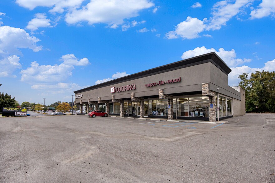 More Photos Of 1854 S Rochester Rd, Rochester Hills Storefront For Lease