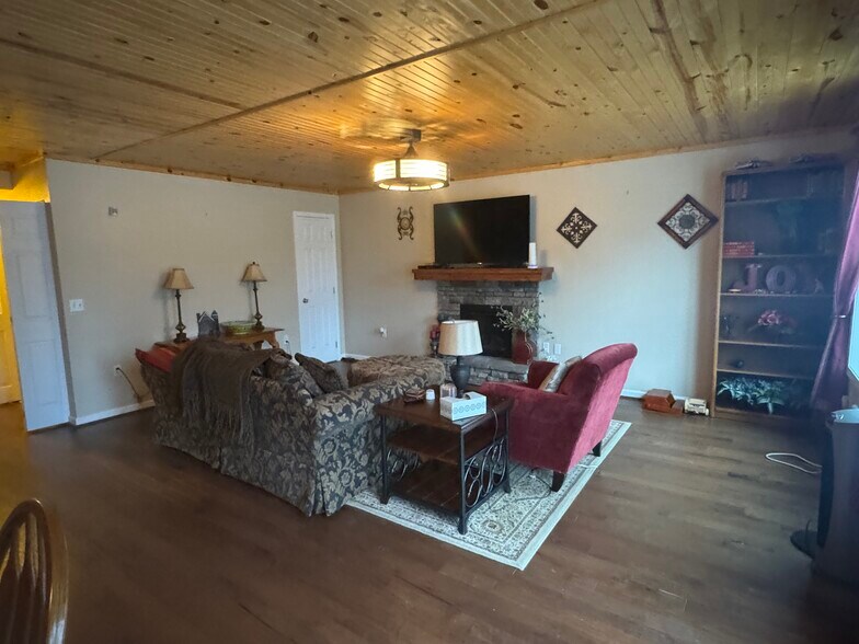 More Photos Of 2229 Bradford Hicks Dr, Livingston Auto Dealership For Sale