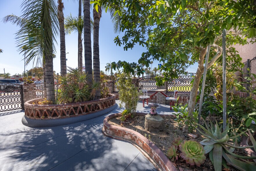 More Photos Of 819-821 Orange St, Redlands General Retail For Sale