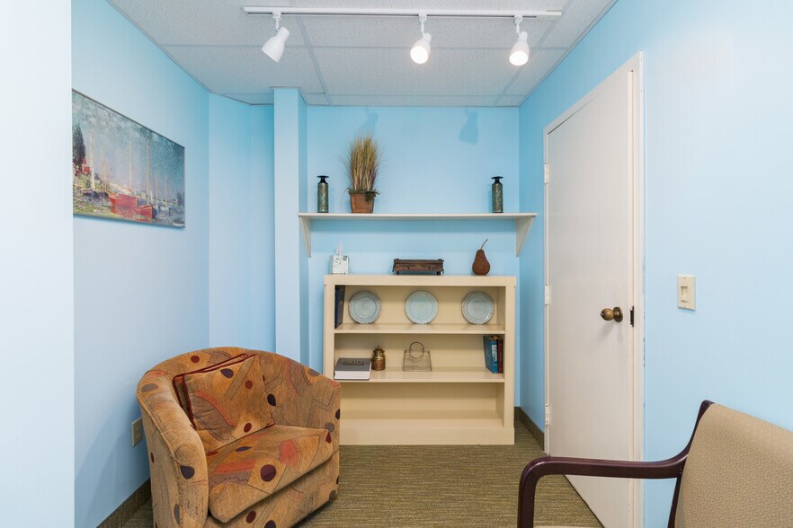 More Photos Of 155 Sycamore St, Glastonbury Office For Lease