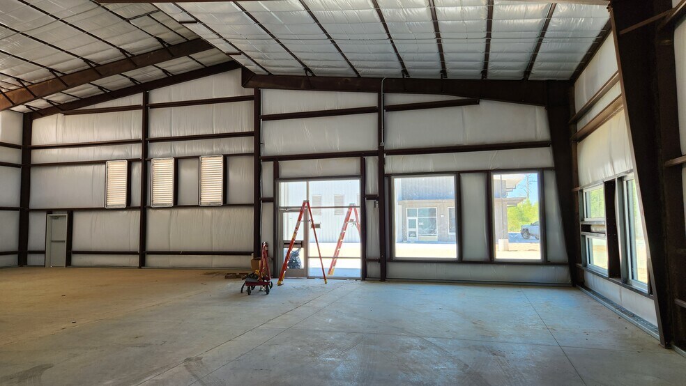 More Photos Of 1617 N Loop 336 E, Conroe Flex For Lease