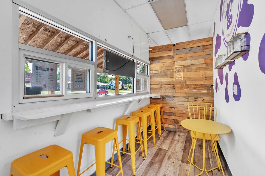 More Photos Of 118 E Main St, Albion Flex For Sale