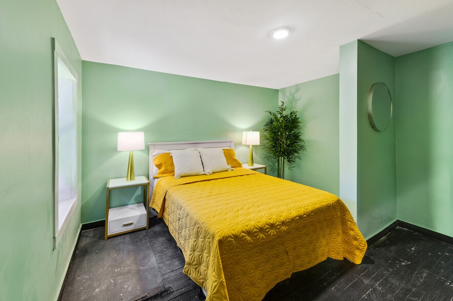 More Photos Of 115 Nippersink Blvd, Fox Lake Hospitality For Sale