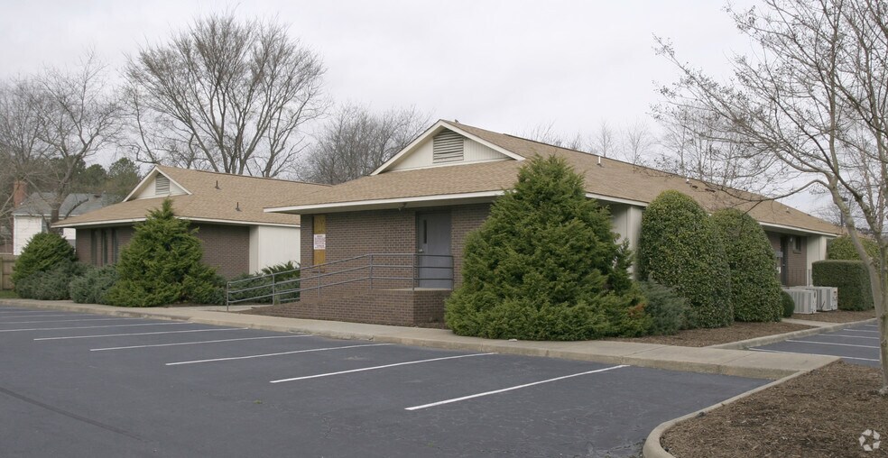 More Photos Of 208 Fox Hill Rd, Hampton Medical For Lease