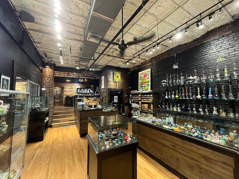 More Photos Of 101-109 Lafayette St, Salem Bar For Lease