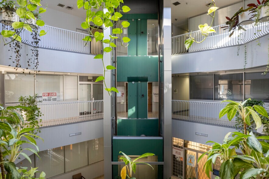 More Photos Of 500 Sheppard Ave E, Toronto Office For Lease