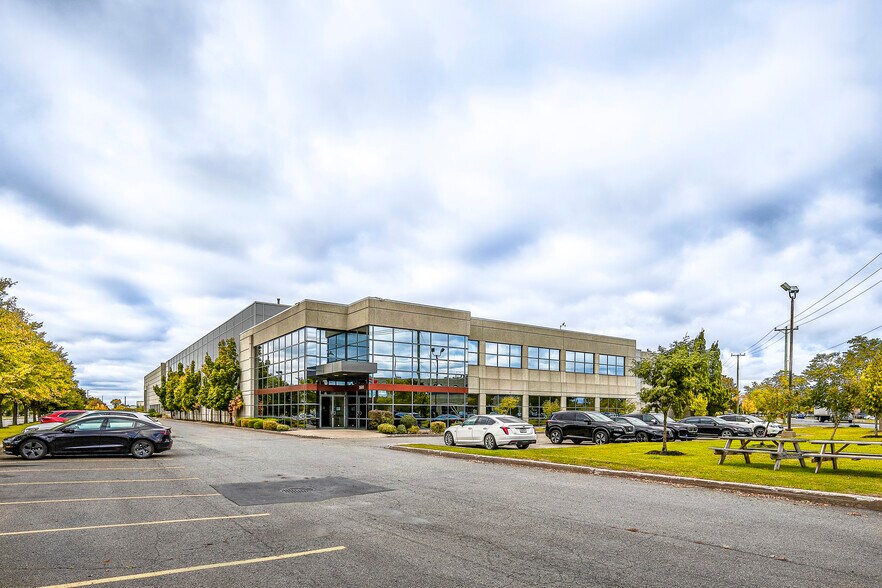 More Photos Of 1600-1660 Av 32e, Montréal Warehouse For Lease