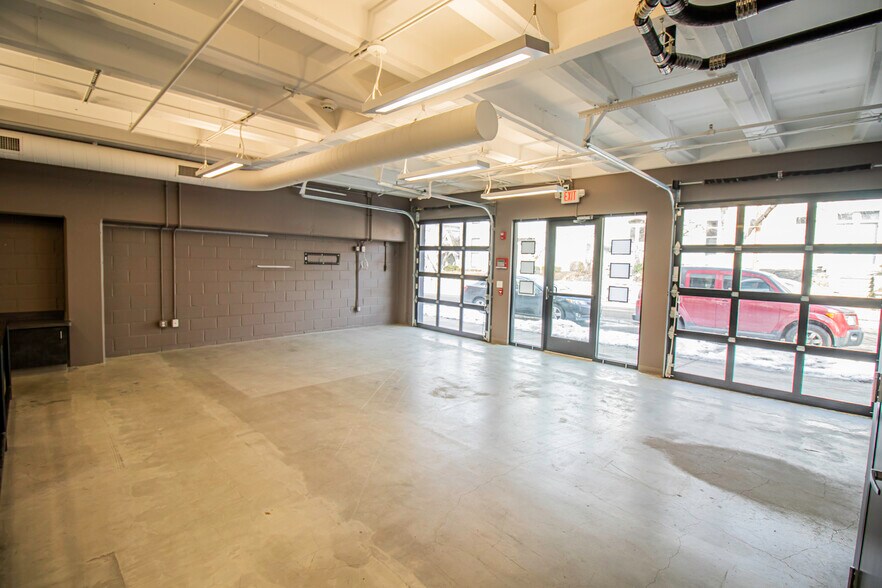 More Photos Of 615 Ferry St, Lafayette Office For Lease