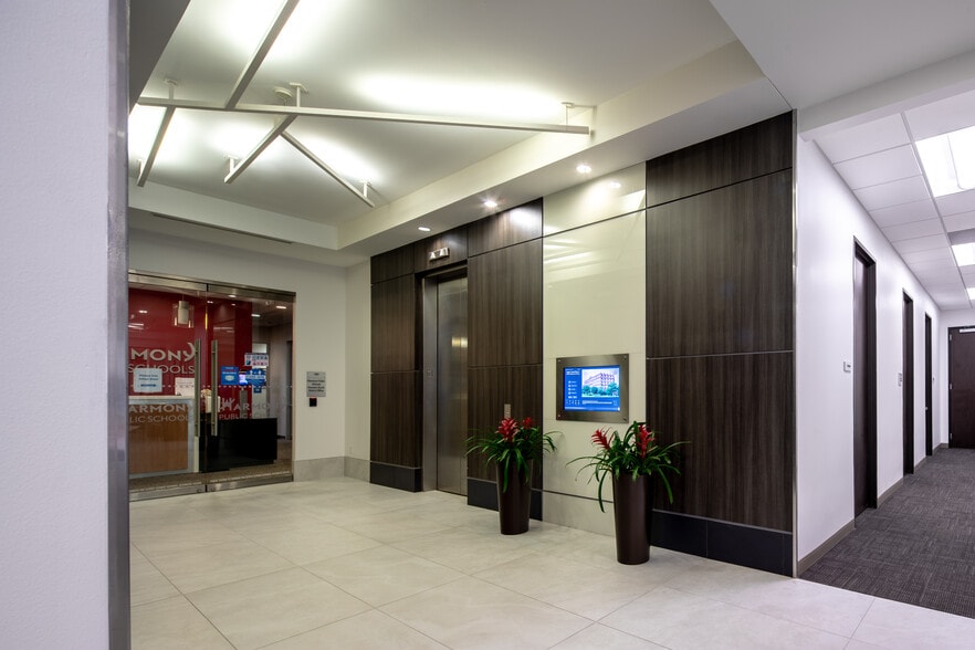 More Photos Of 14100 Southwest Fwy, Sugar Land Medical For Lease