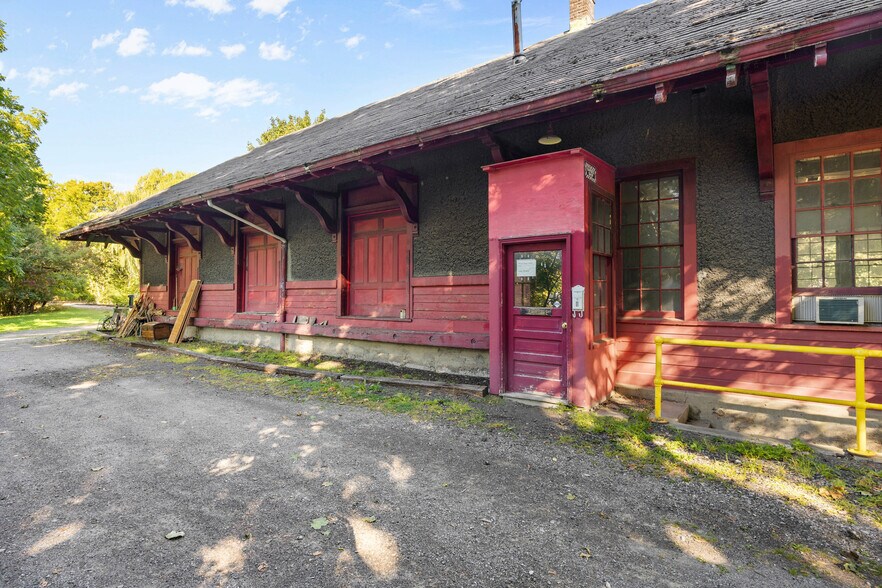 More Photos Of 234 North St, Caledonia General Retail For Sale