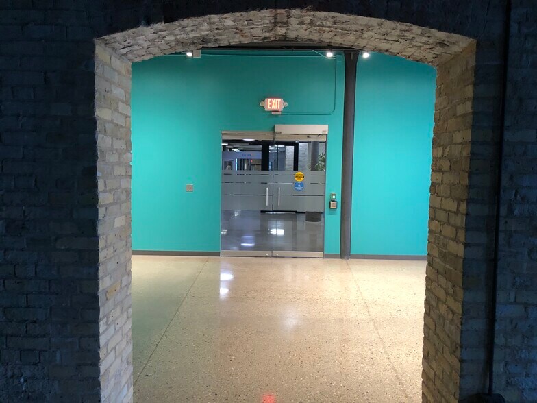 More Photos Of 1125 N 9th St, Milwaukee Apartments For Lease