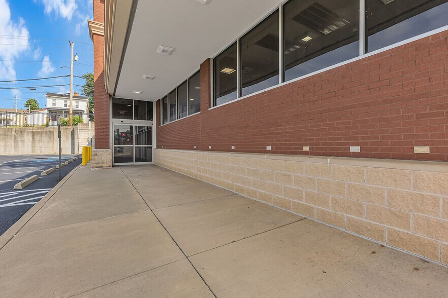 More Photos Of 351 Brighton Ave, Rochester Freestanding For Lease