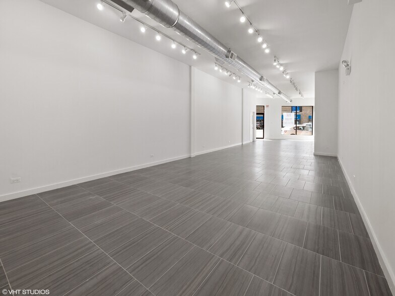 More Photos Of 2901-2911 N Clark St, Chicago Storefront Retail Residential For Lease