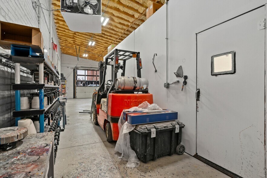 More Photos Of 5512 W 79th St, Burbank Storefront Retail Residential For Sale