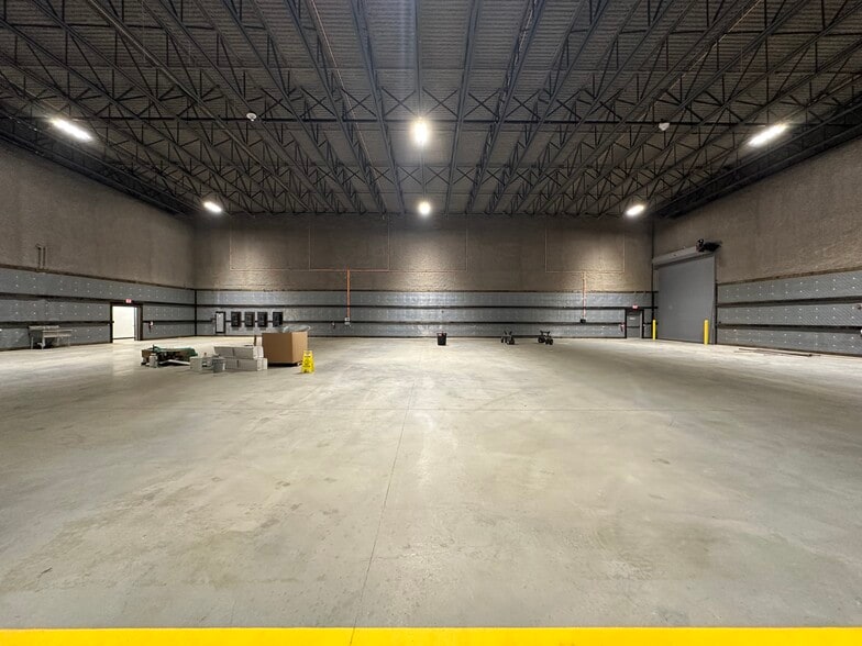 More Photos Of 382 Channel Dr, Port Washington Office For Lease