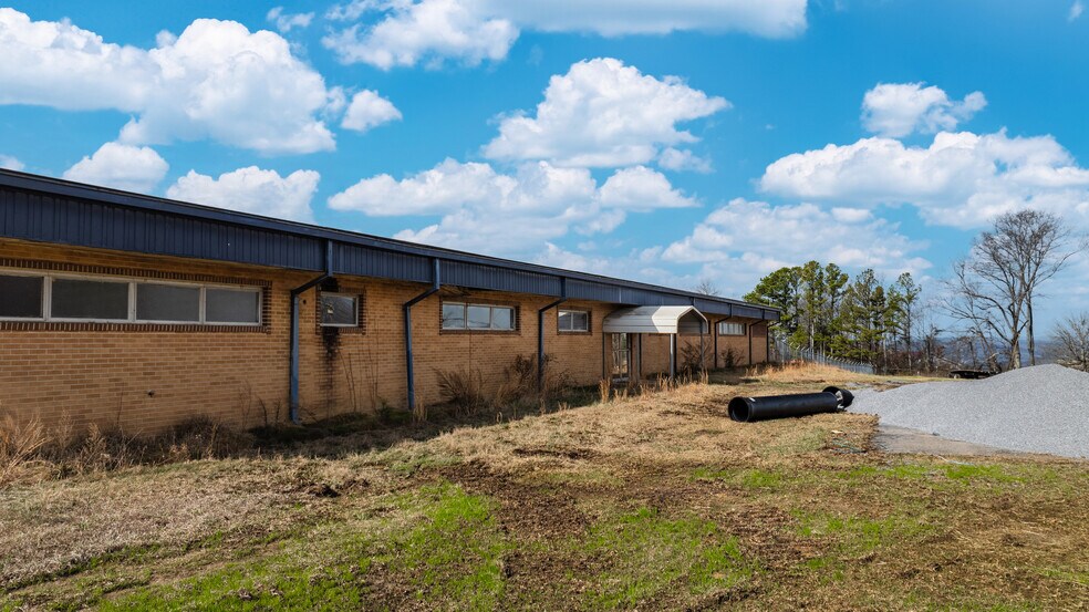 More Photos Of 5759 Tammy Little Dr, Section Warehouse For Sale