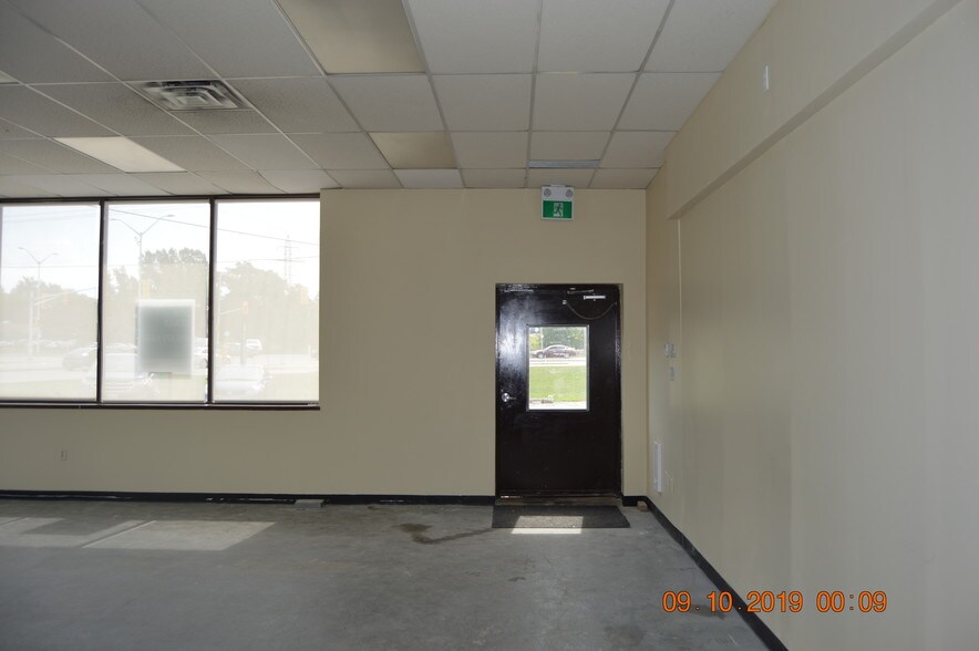 More Photos Of 317 Adelaide St S, London Storefront For Lease