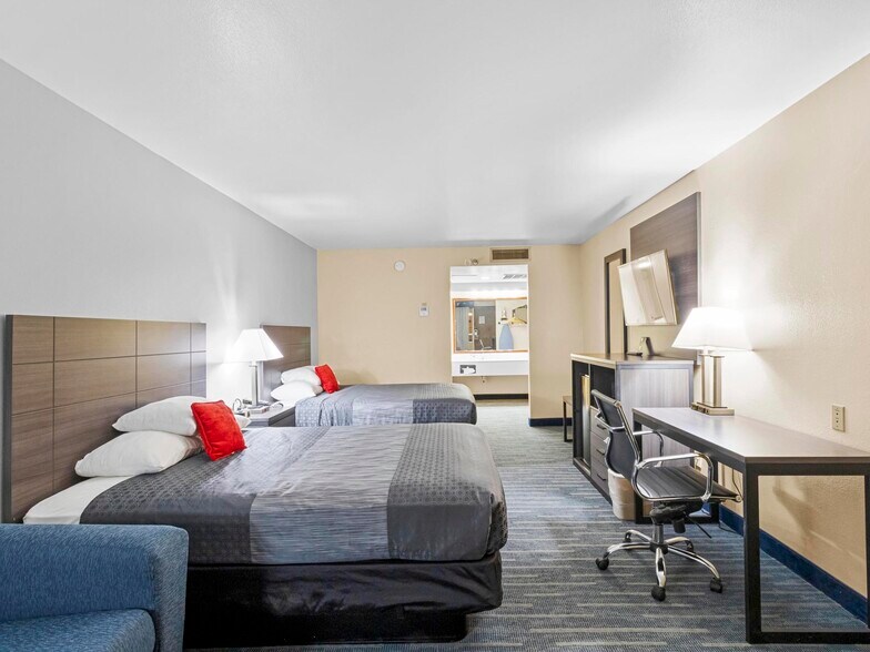 More Photos Of 850 S Bluff St, St George Hotel For Sale