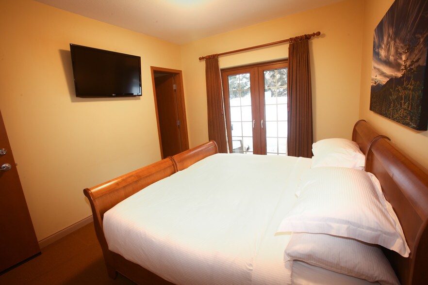 More Photos Of 3012 Alpine Cres, Whistler Hospitality For Sale